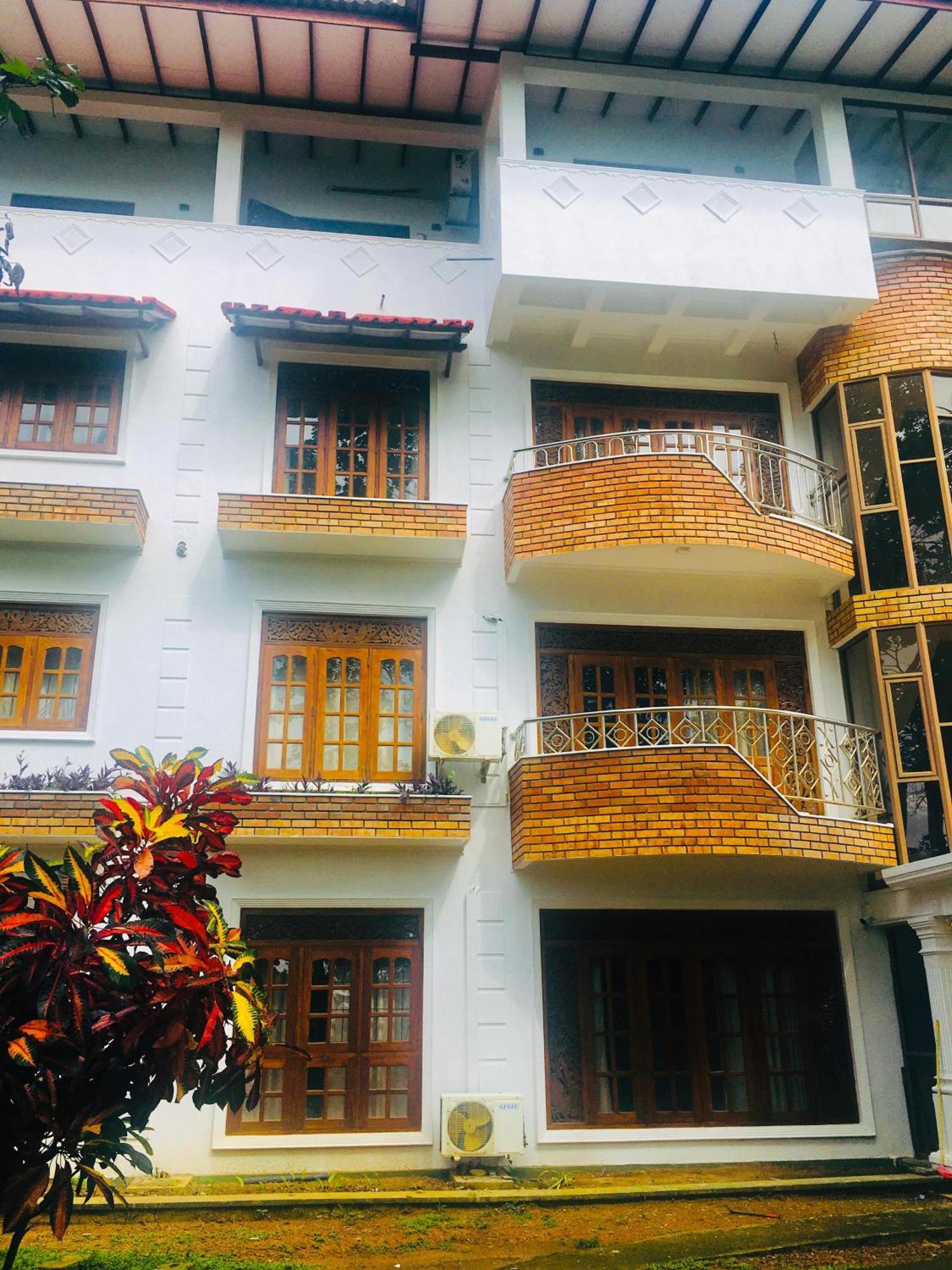 דיקוולה Mount House Hotel Apartment מראה חיצוני תמונה
