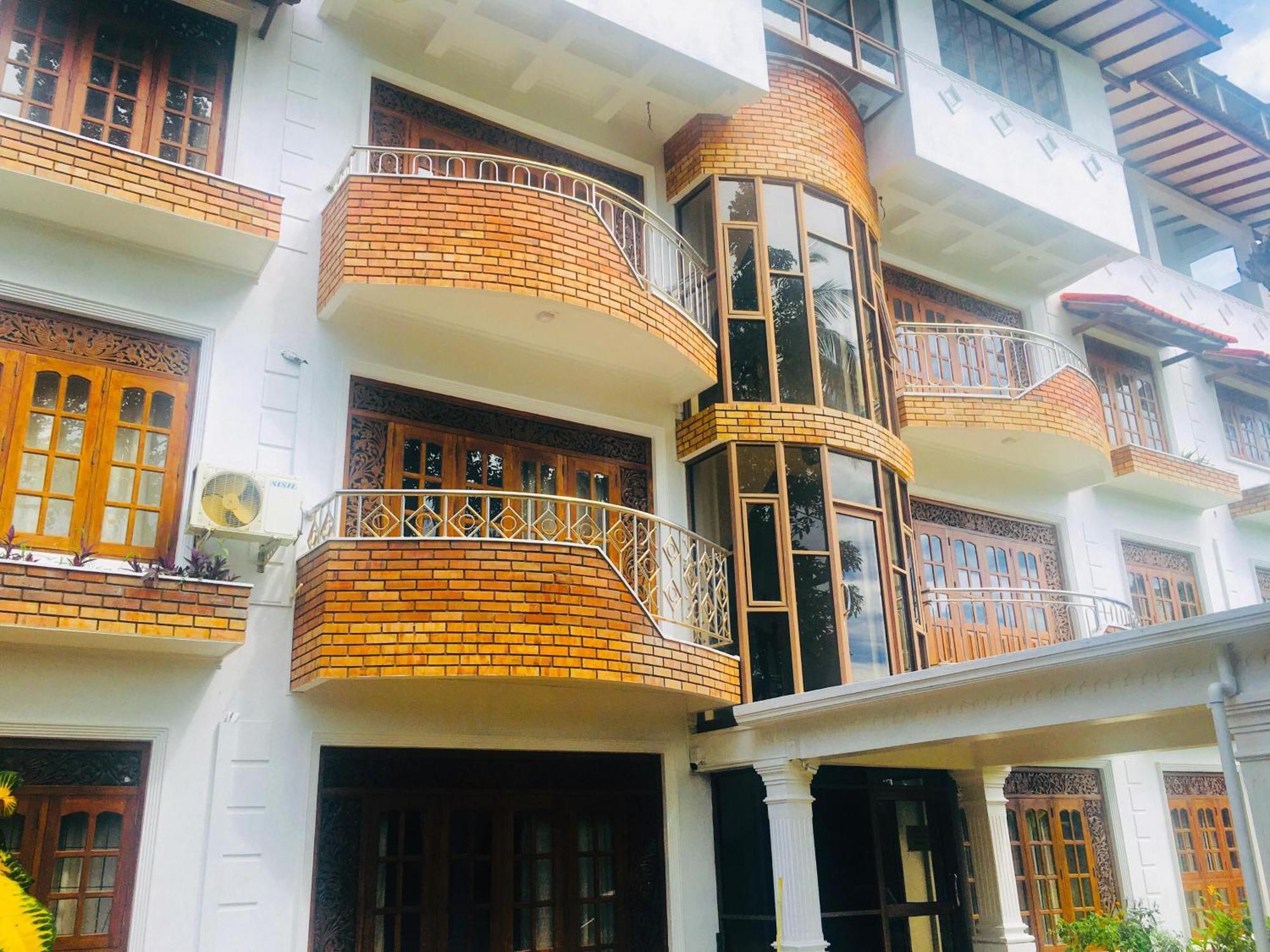 דיקוולה Mount House Hotel Apartment מראה חיצוני תמונה