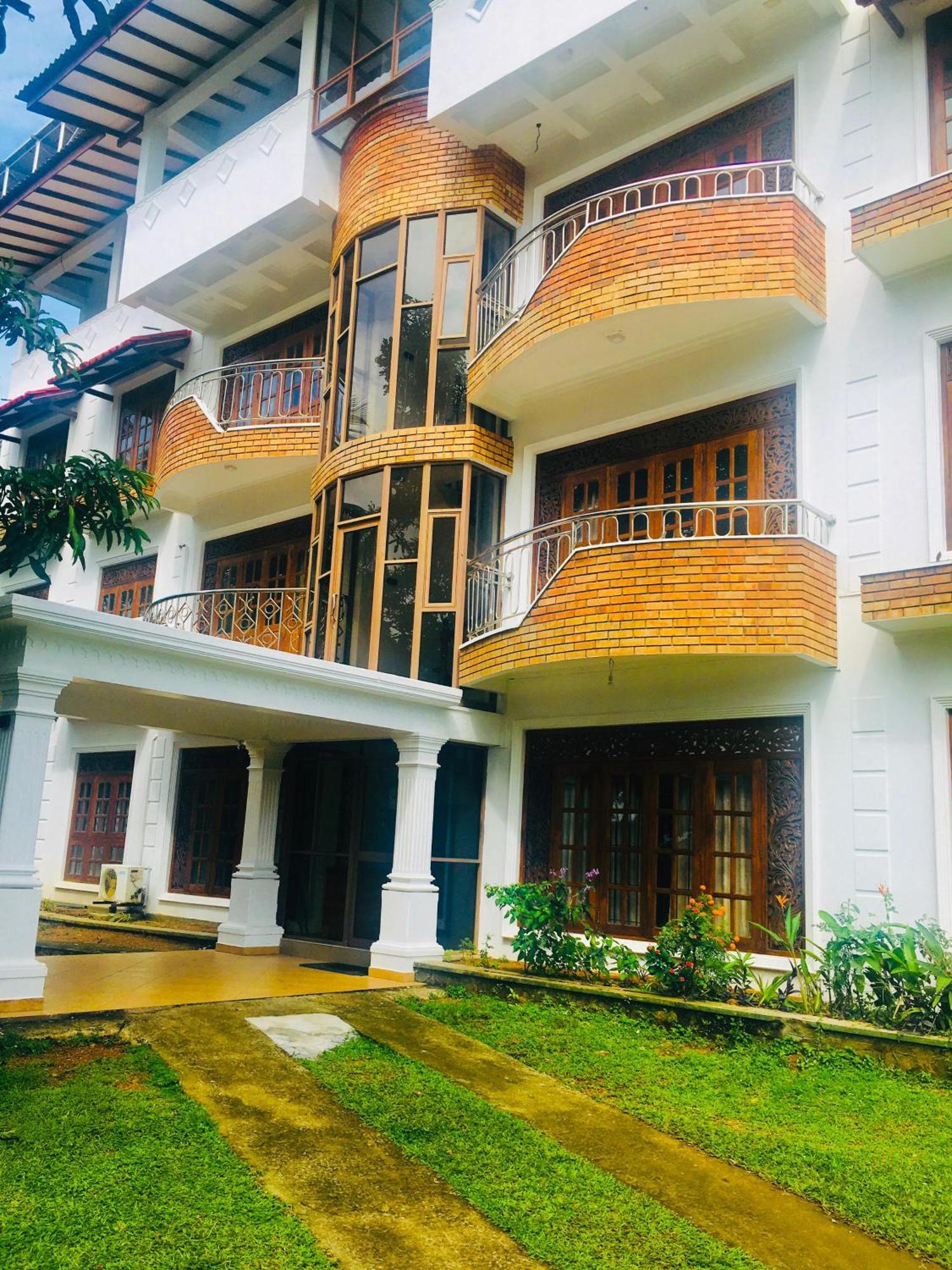 דיקוולה Mount House Hotel Apartment מראה חיצוני תמונה